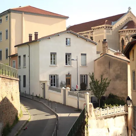 Standing Historic * Lyon