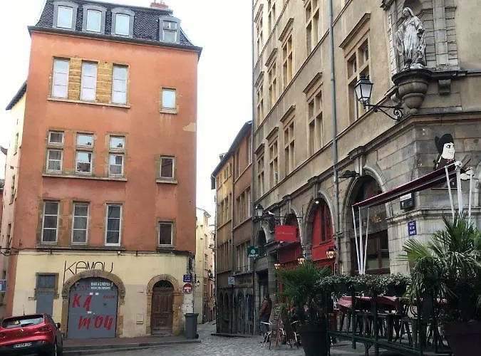 Standing Historic * Lyon