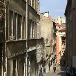 Apartment Standing Historic