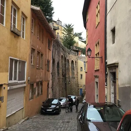 Standing Historic * Lyon